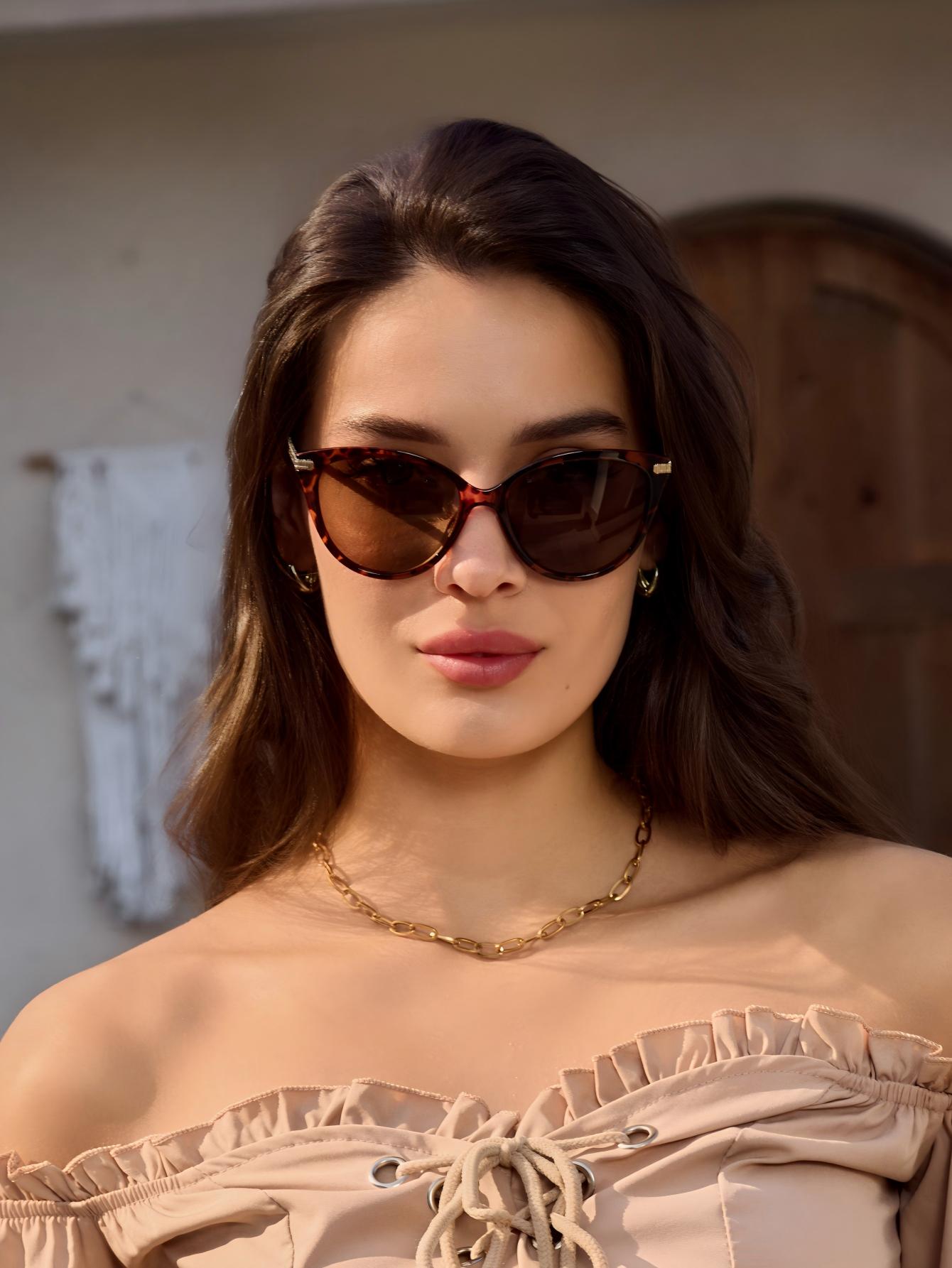 Photography Fashion - Retro Minimalist Cat Eye Fashion Glasses